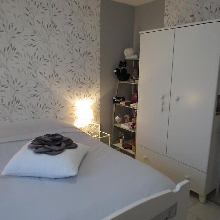 Chambre d'hôtes La Clé du Bonheur Manthelon Extérieur photo