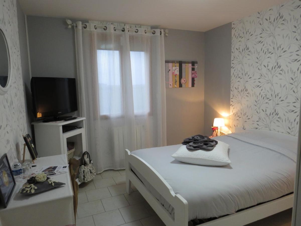 Chambre d'hôtes La Clé du Bonheur Manthelon Extérieur photo